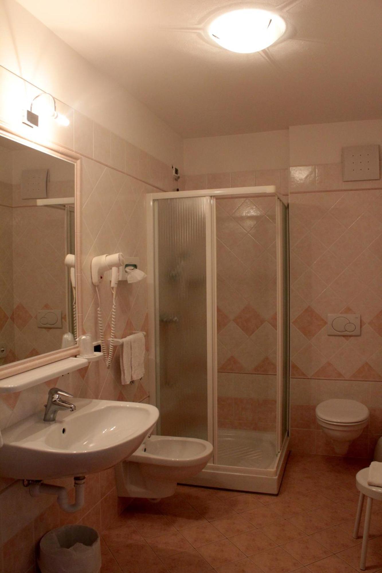 Garni Lago Alpino Molveno Room photo